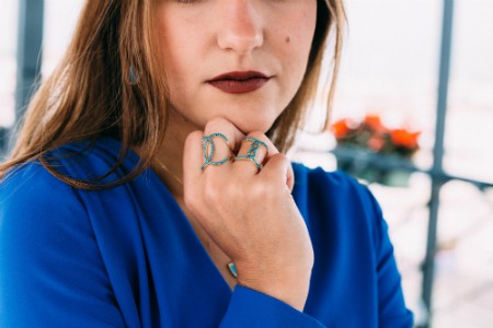 APOLONIA, anillo de plata de ley dorada con turquesas - Roman Joyero