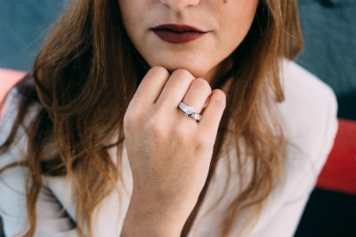 CLANDESTINO, anillo de compromiso en oro blanco - Roman Joyero