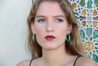 GOSHA, argollas grandes de plata con circonitas de colores