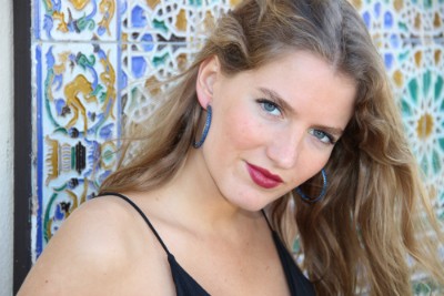 GOSHA, argollas grandes de plata con circonitas de colores