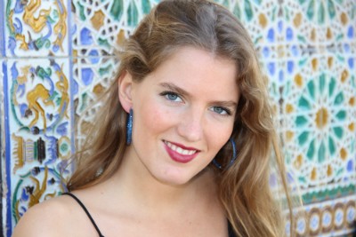 GOSHA, argollas grandes de plata con circonitas de colores