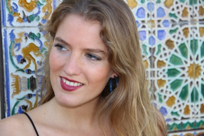 GOSHA, argollas grandes de plata con circonitas de colores