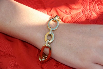 Pulsera de acero dorada con argollas barbadas. - Roman Joyero