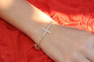 HARVARD, pulsera de plata dorada con cruz y circonitas. - Roman Joyero