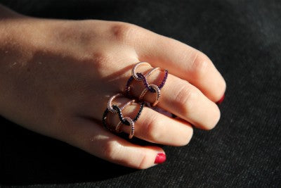 TATIANA, anillo de plata con circonitas rubí o negras - Roman Joyero