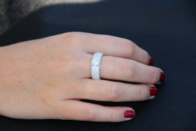 OLGA, anillo de plata ancho con circonitas - Roman Joyero