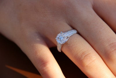 BERGAMO, anillo de oro blanco con diamantes - Roman Joyero