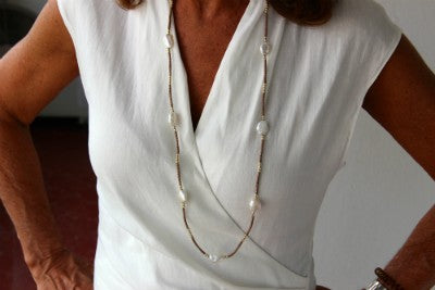 Cadena larga de plata con perlas. - Roman Joyero