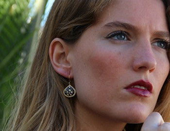 Pendientes largos de oro y diamantes de colores - Roman Joyero