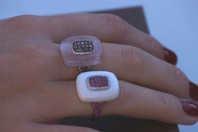 anillo SERPA ancho de oro rosa, cuarzo rosa, y diamantes - Roman Joyero