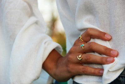 Anillo de plata con baño de oro y turquesa. - Roman Joyero