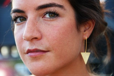 Pendientes extra largos con chapado de oro y cierre gancho - Roman Joyero