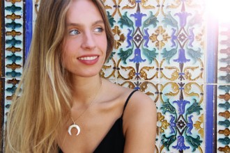 Gargantilla plata media luna grande en turquesa, onyx o nácar - Roman Joyero