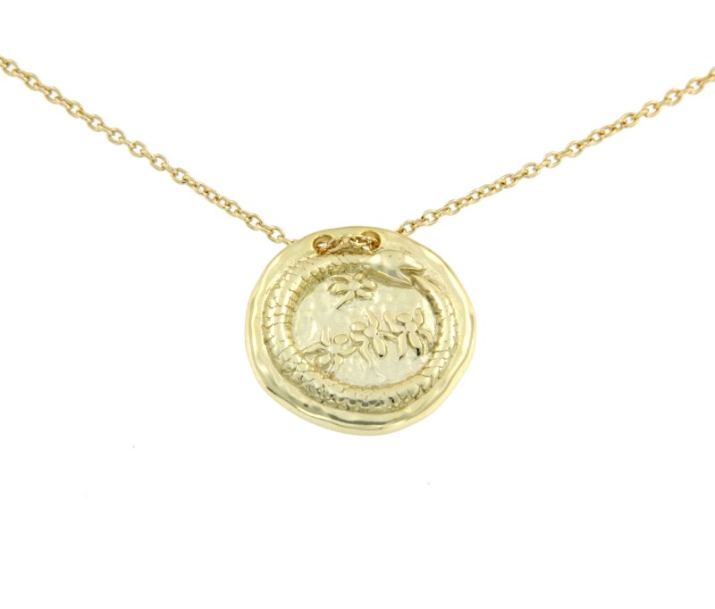 Colgante martelado en cadena de plata con baño de oro amarillo - Roman Joyero