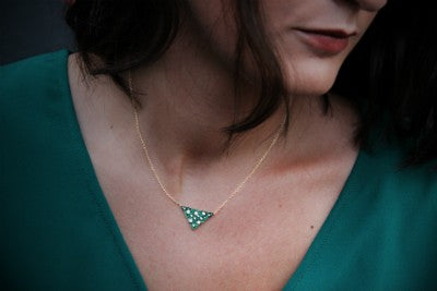 Gargantilla de plata con triángulo y circonitas de colores - Roman Joyero