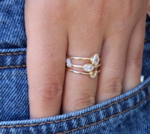 Anillo solitario de plata con circonita en talla de lágrima - Roman Joyero