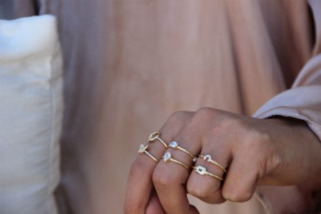 Anillo fino plata con baño de oro y eslabón cuadrado - Roman Joyero