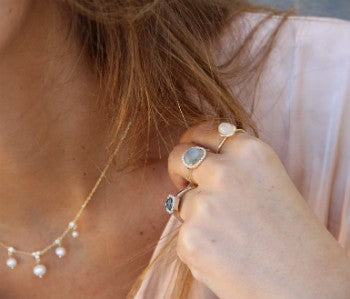 Anillo de plata con labradorite y circonitas - Roman Joyero