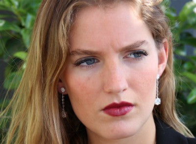 Pendientes largos de oro blanco y brillantes para novias - Roman Joyero