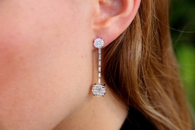 Pendientes largos de oro blanco y brillantes para novias - Roman Joyero