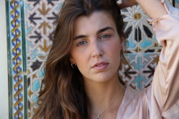 Argollas pequeñas de plata de ley con baño de oro o rodio