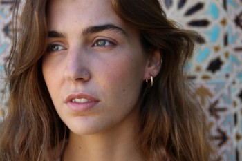 Argollas pequeñas de plata de ley con baño de oro o rodio