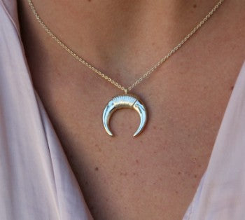 Gargantilla de plata con baño de oro o rodio con media luna - Roman Joyero