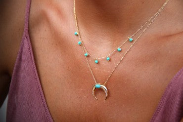 Cadena de plata con baño de oro, luna, circonitas y piedra - Roman Joyero