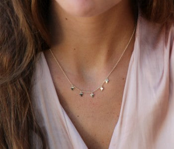 Cadena de plata de ley con baño de oro amarillo y triángulos - Roman Joyero