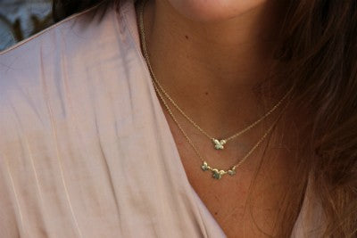Cadena de plata con baño de oro y 3 mariposas en el centro - Roman Joyero