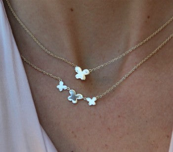 Cadena de plata con baño de oro y 3 mariposas en el centro - Roman Joyero