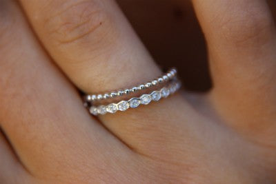 JUNCOS anillo de oro blanco con bolitas de oro y diamantes - Roman Joyero