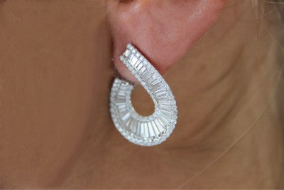 Argollas de oro blanco con diamantes en 2 tallas - Roman Joyero
