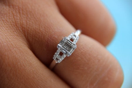 Alianza CORUCHE oro blanco con diamantes - Roman Joyero