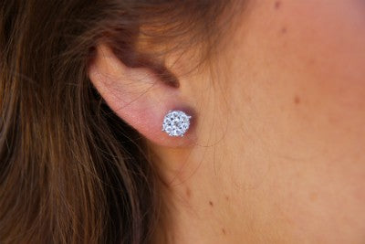Pendientes cortos de oro blanco 18 con roseta de diamantes - Roman Joyero