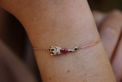 Pulsera juvenil de oro rosa de 18 Kts con diamantes y rubí - Roman Joyero