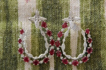 Argollas de oro blanco RED 174 con rubíes - Roman Joyero