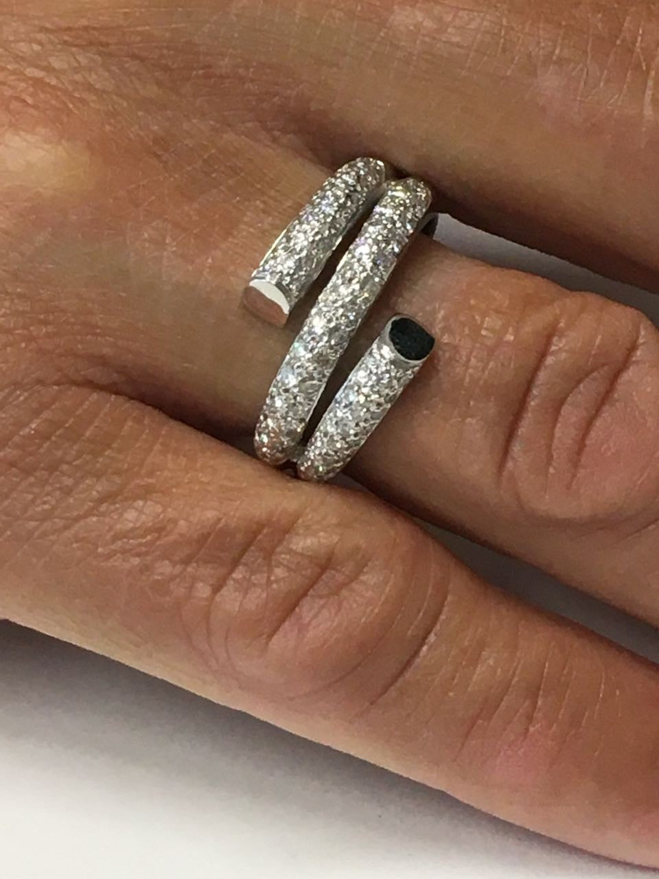 Anillo tipo italiano de oro blanco BELGIN con brillantes - Roman Joyero