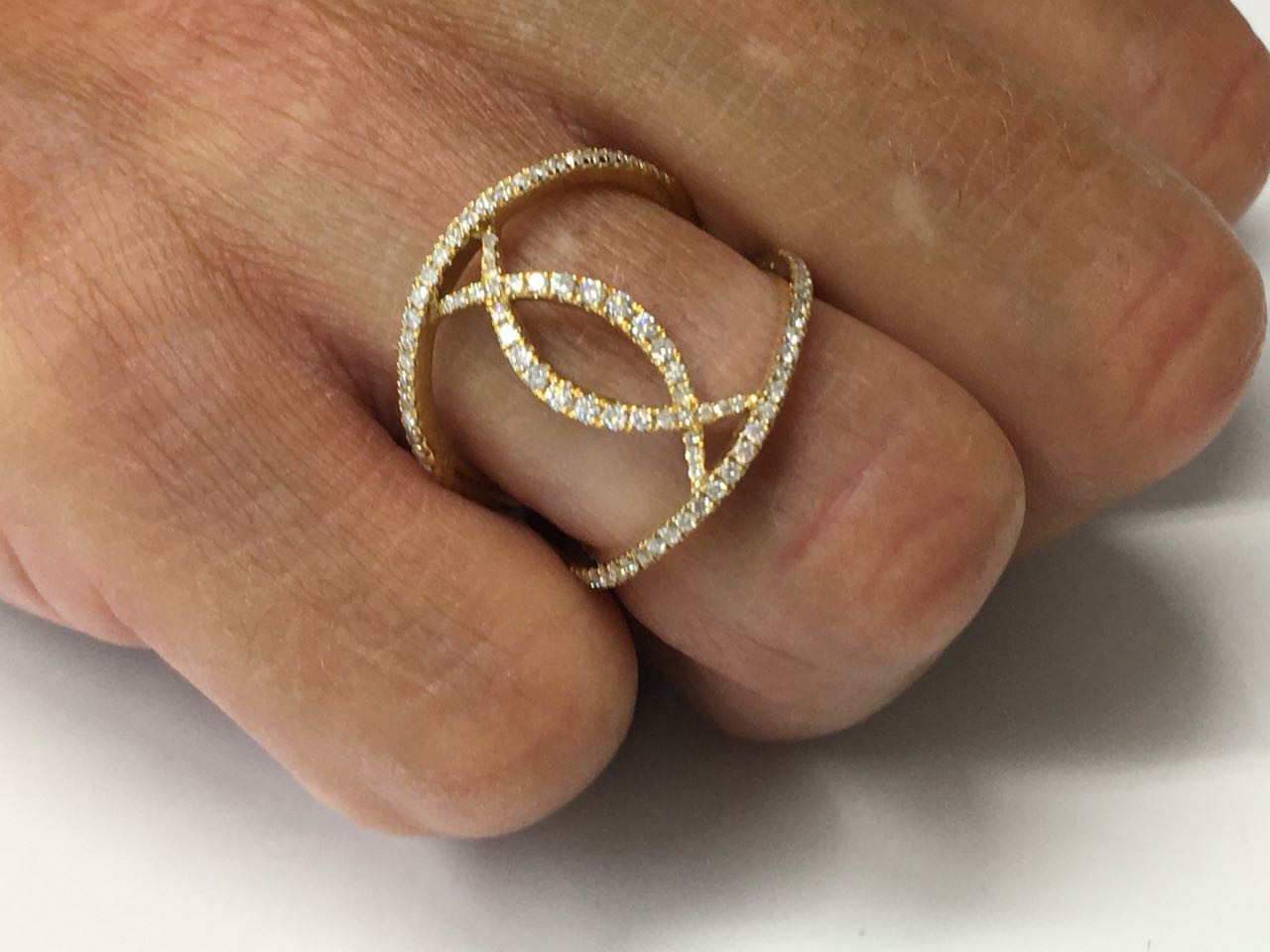 WANDA, anillo de oro amarillo y diamantes - Roman Joyero