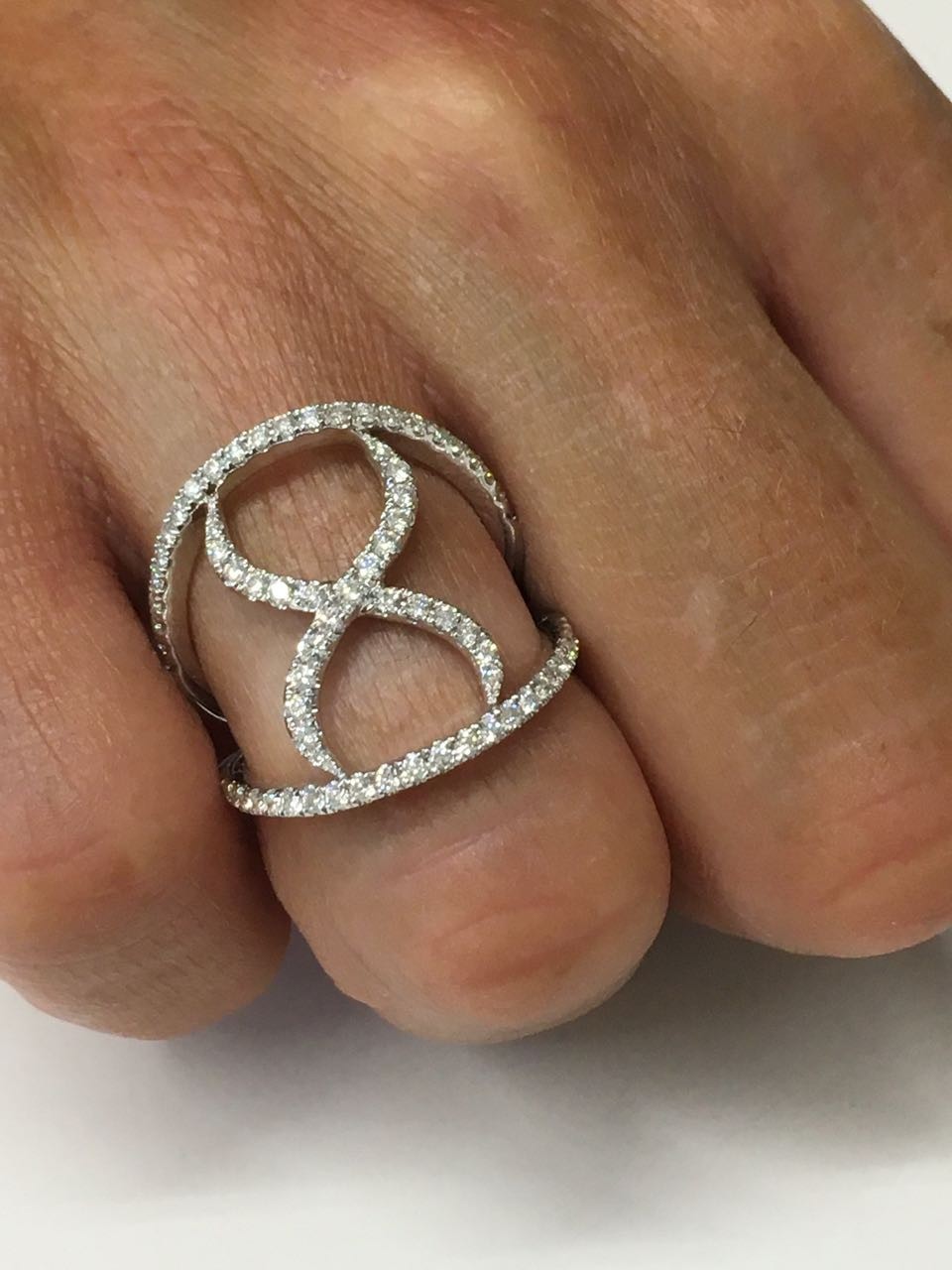 ABISSINIA, anillo de oro blanco con diamantes - Roman Joyero