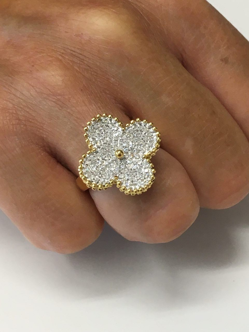 CHARLESTON, anillo de oro con la forma de un trébol de cuatro hojas - Roman Joyero