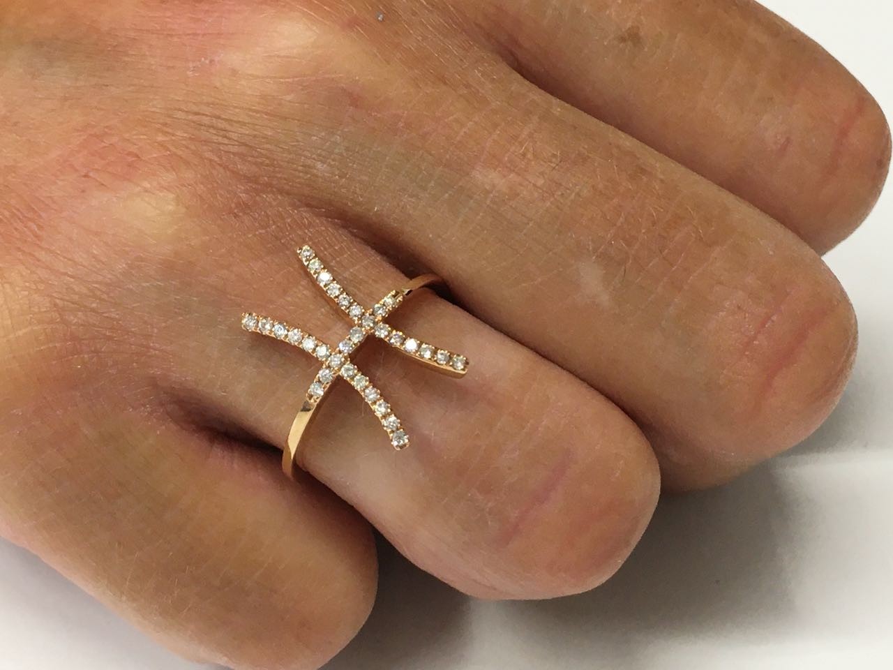 AMURAL, anillo de oro rosa con diamantes - Roman Joyero