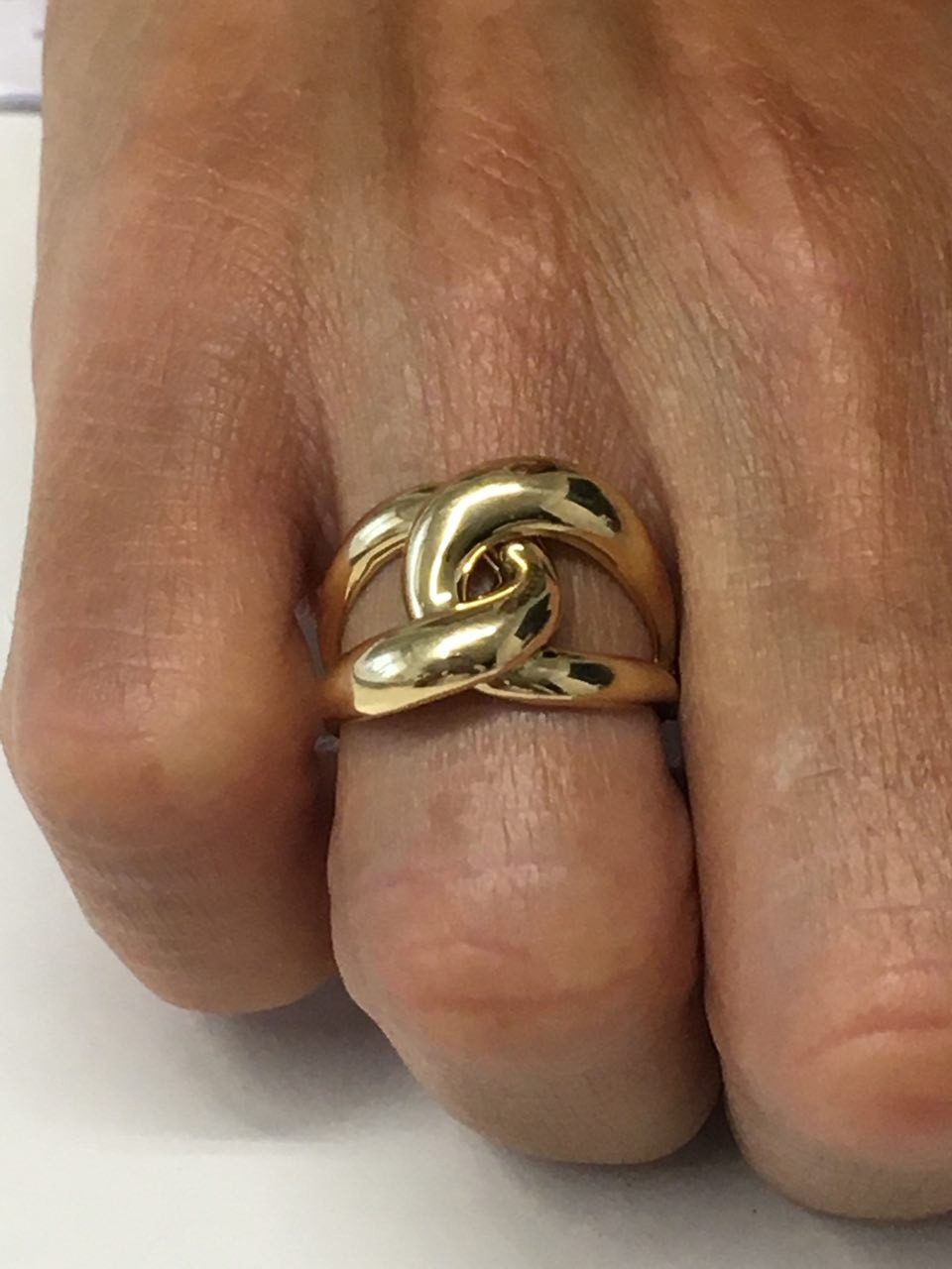 Anillo EKIN en oro amarillo de 18 kilates con eslabones barbados - Roman Joyero