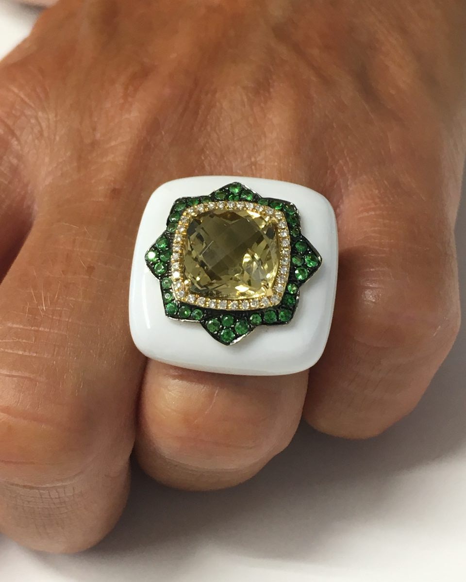 Anillo cuadrado FILIZ en oro rosa o amarillo con piedra y brillantes