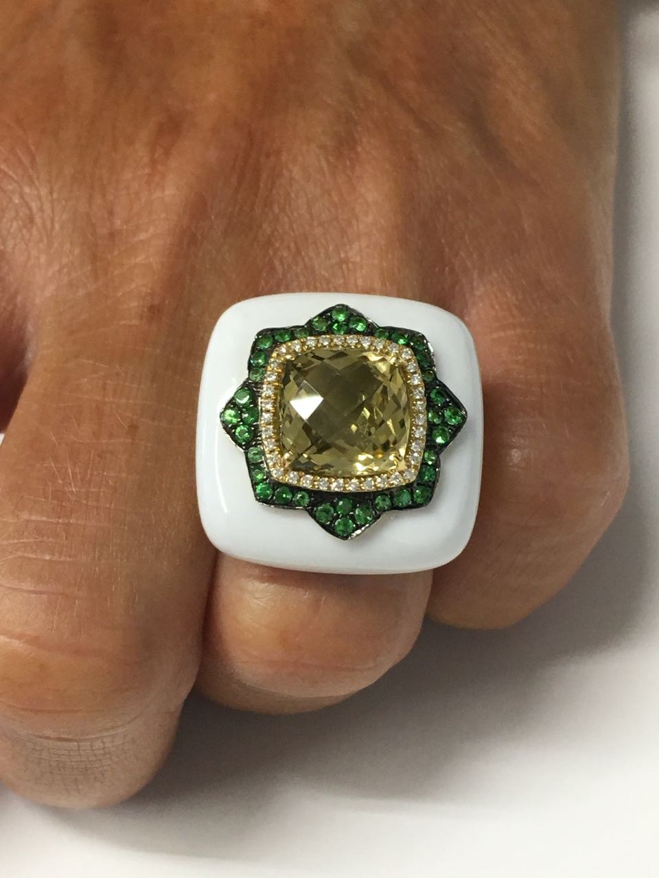 Anillo cuadrado FILIZ en oro rosa o amarillo con piedra y brillantes