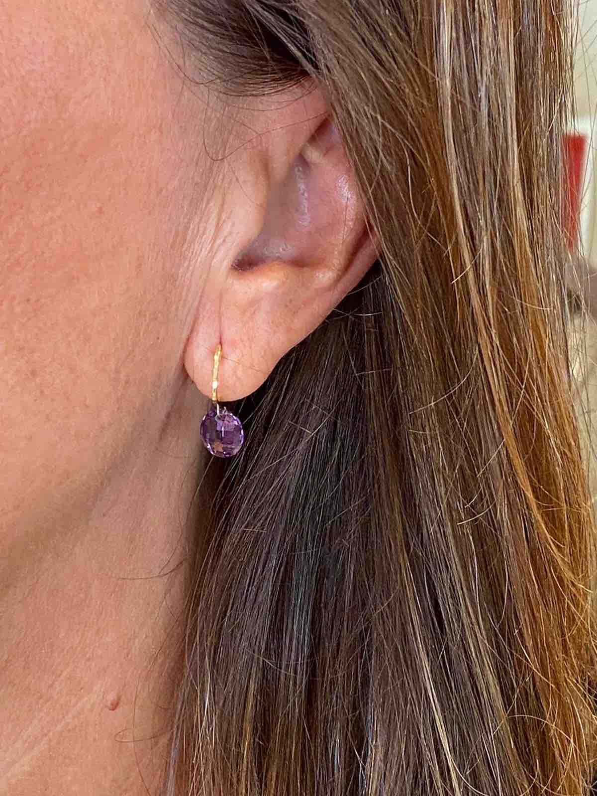 Pendientes HATICE en oro amarillo con amatista o cuarzo celeste