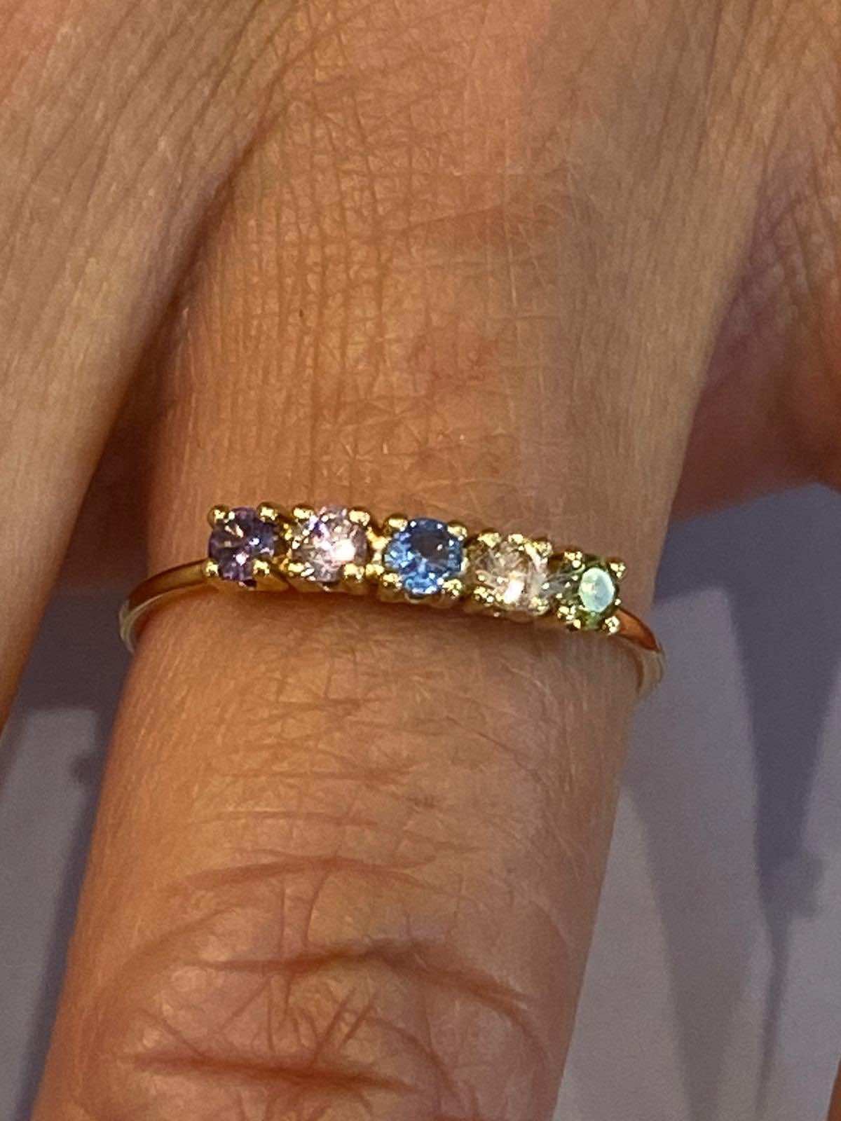 Anillo fino LALE en oro amarillo con pequeños cuarzos de colores - Roman Joyero