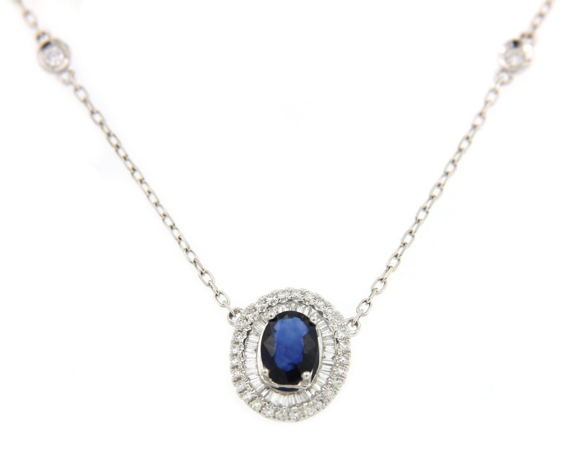 Gargantilla con colgante NEHIR en oro blanco con zafiro y diamantes