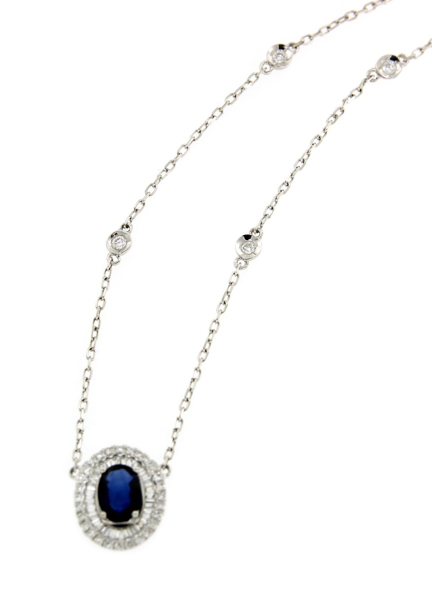 Gargantilla con colgante NEHIR en oro blanco con zafiro y diamantes
