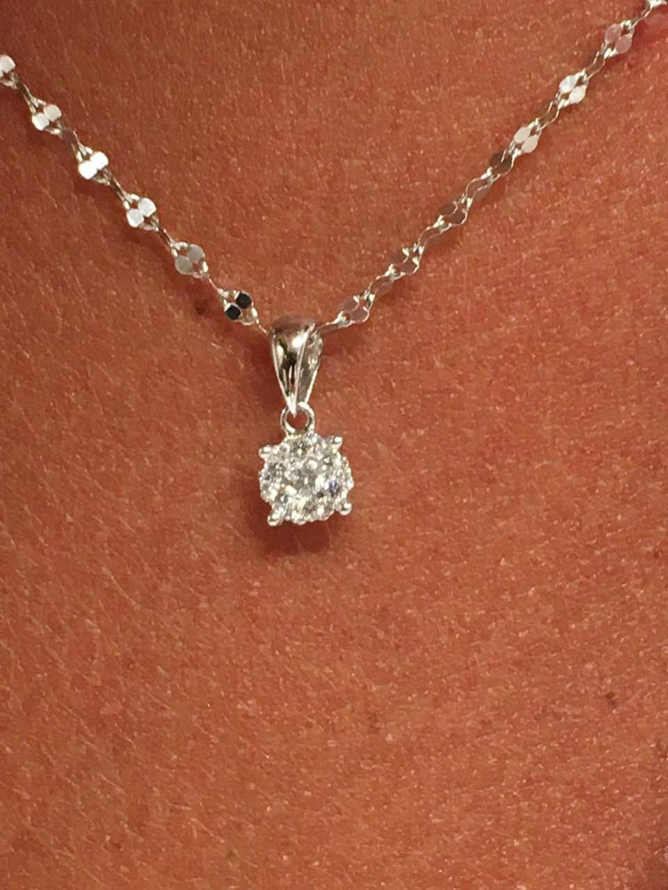 Colgante NESRIN montado en oro blanco con brillante y asa lisa - Roman Joyero